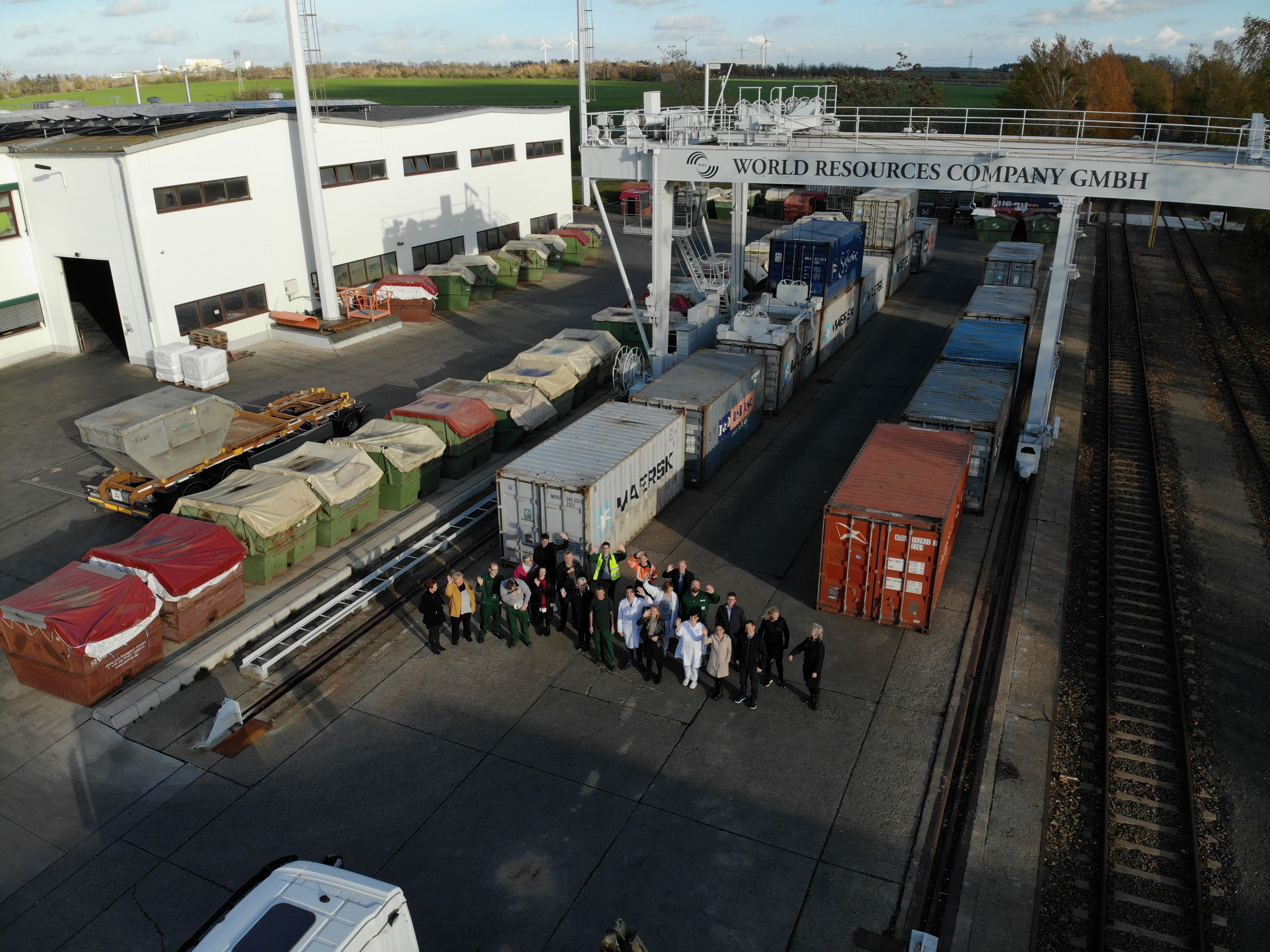 WRC Industriegelände Luftaufnahme mit Team